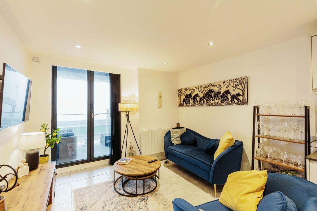 Additional image 11 of 1 bed flat for sale647-655 New South Promenade, Blackpool, Lancashire FY4