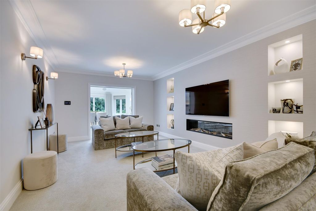 Additional image 15 of 6 bed detached house for saleWambrook Close, Hutton Mount, Brentwood CM13