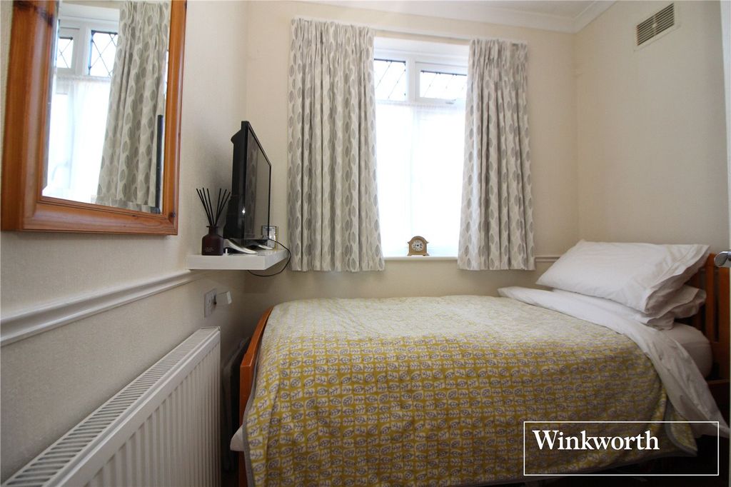 Additional image 14 of 3 bed semi-detached house for saleBullhead Road, Borehamwood, Hertfordshire WD6