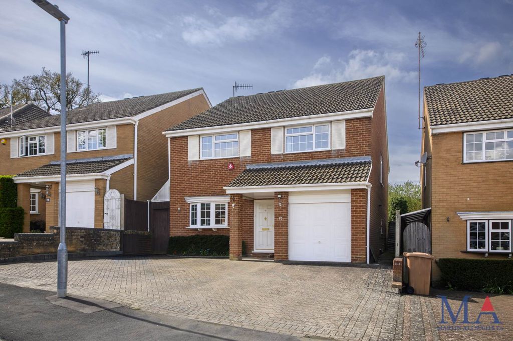 4 bed detached house for saleClare Close, Elstree WD6
