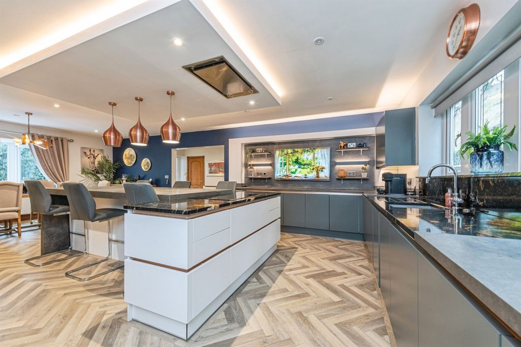 Additional image 2 of 5 bed detached house for saleBlackbrook Court, Brighouse HD6
