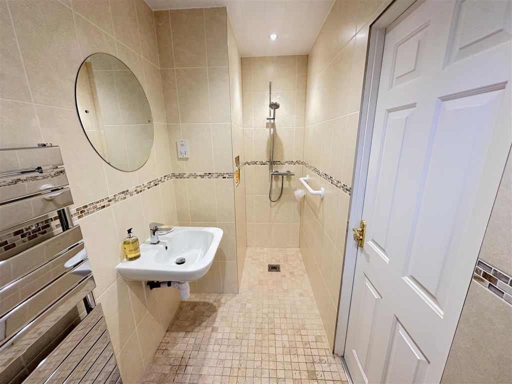 Additional image 18 of 3 bed detached bungalow for saleHoward Gardens, Brampton CA8