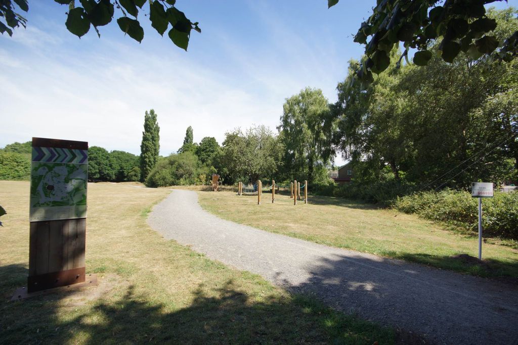 Additional image 8 of 2 bed flat for saleHollybrook Court, Bordon, Hampshire GU35