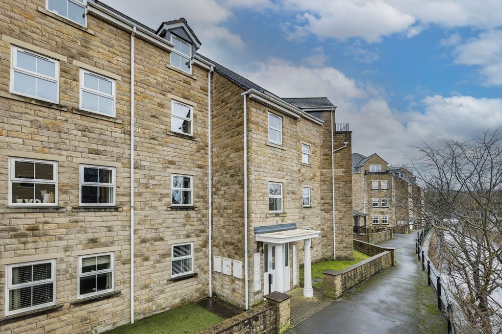 3 bed flat for saleWaters Walk, Apperley Bridge, Bradford, West Yorkshire BD10
