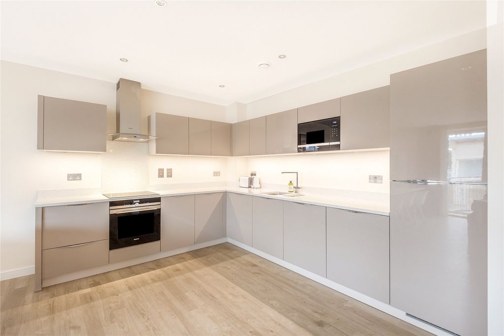 Additional image 9 of 2 bed flat for saleAlmansa Way, Lymington, Hampshire SO41