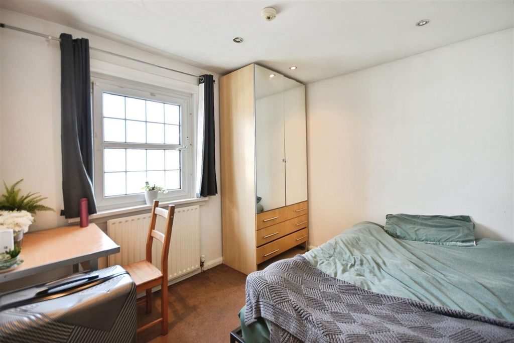 Additional image 7 of 5 bed semi-detached house for saleNew Road, Brentford TW8