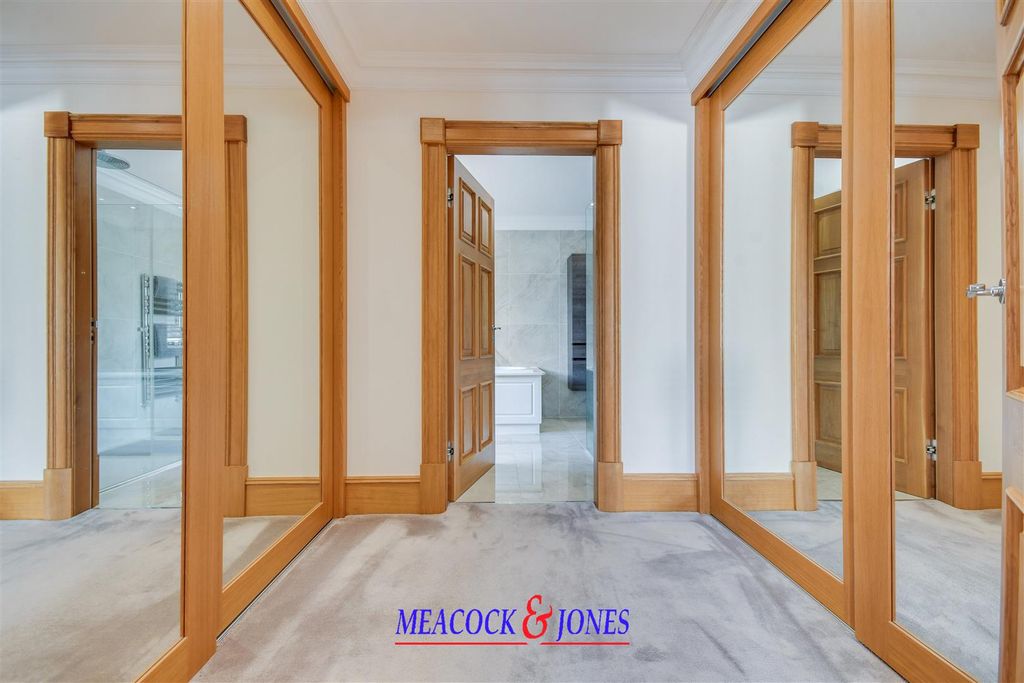 Additional image 23 of 6 bed detached house for saleChallacombe Close, Hutton Mount, Brentwood CM13