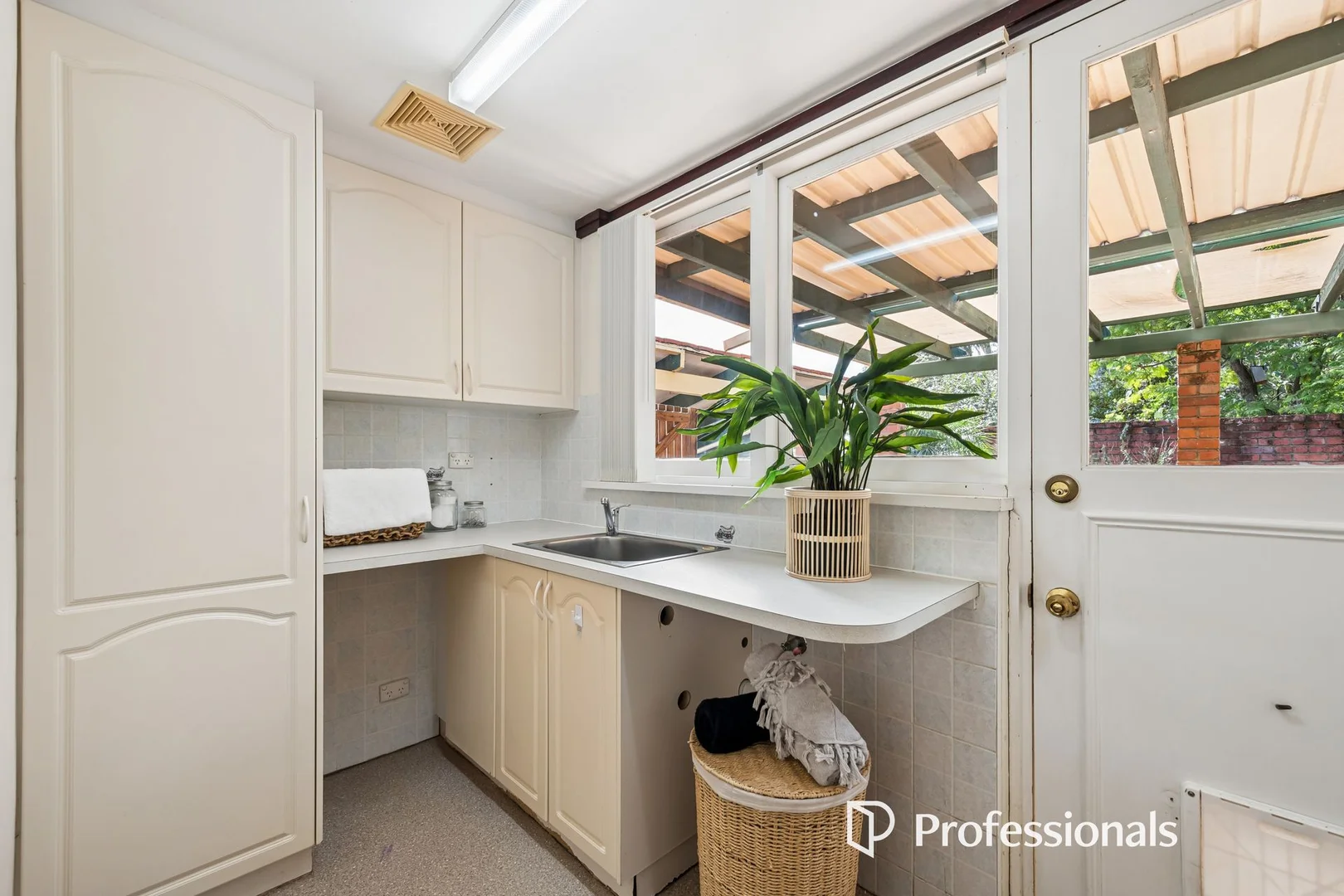 Additional image 14 of 2 Hart Street, Lesmurdie WA 6076