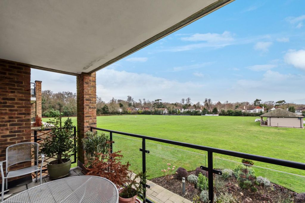 Additional image 3 of 3 bed flat for saleWest Common Road, Hayes, Kent BR2