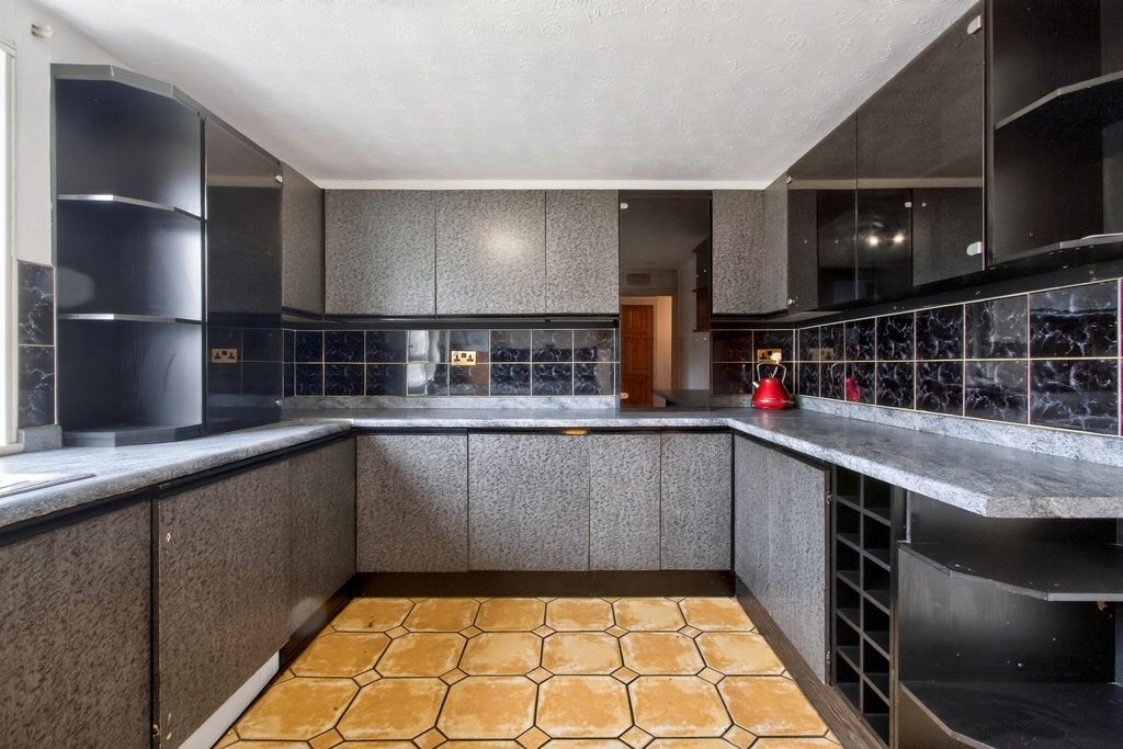 Additional image 2 of 3 bed flat for saleDeedes Street, Airdrie ML6