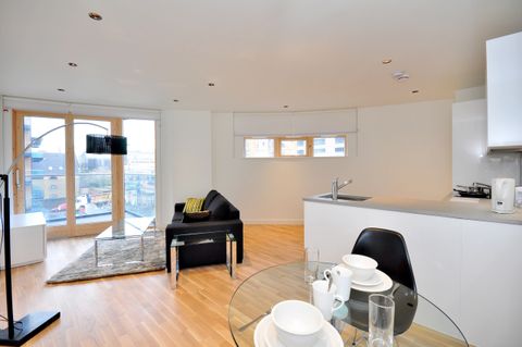 Cobblestone Square, Wapping, London E1W