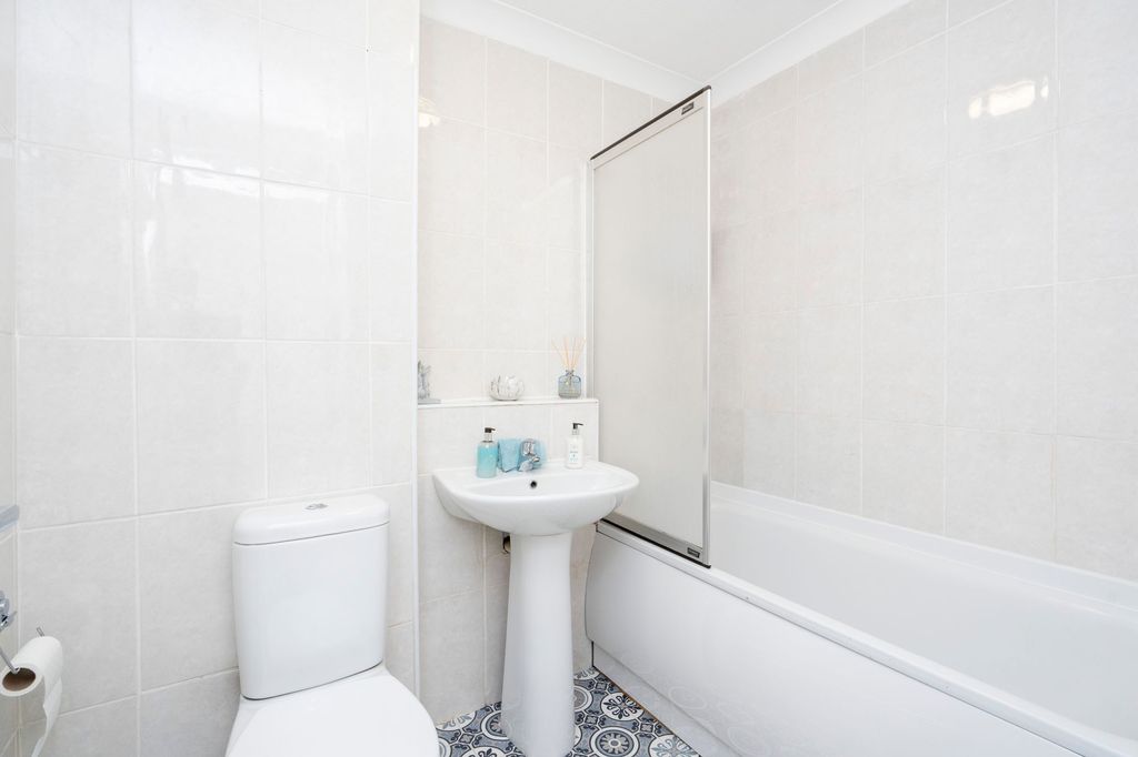 Additional image 10 of 2 bed flat for sale11 Parkview Court, Main Street, Camelon FK1