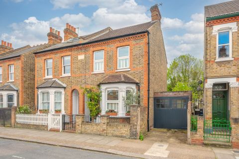 Mill Plat Avenue, Isleworth TW7