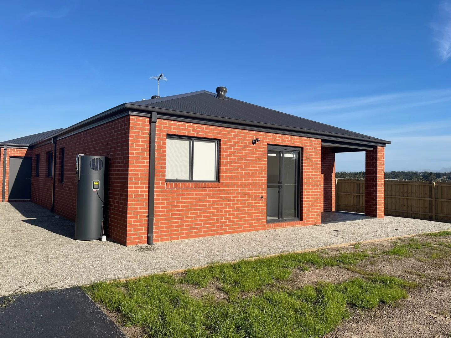 18 Angus Way, Moe VIC 3825 photo 2