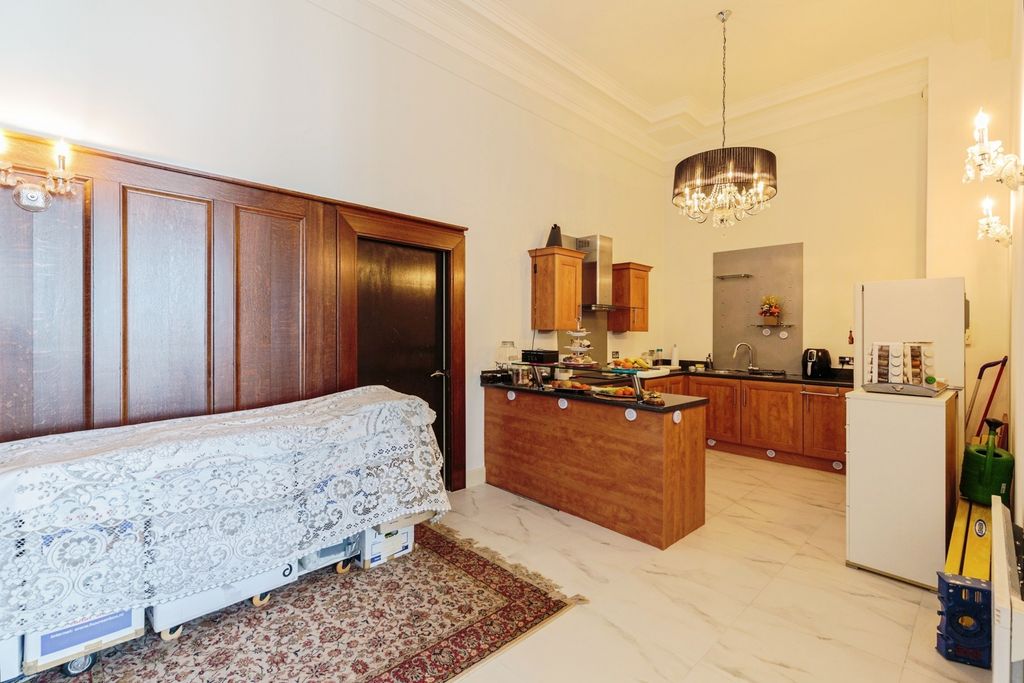 Additional image 6 of 3 bed flat for saleQueens Promenade, Bispham, Blackpool, Lancashire FY2
