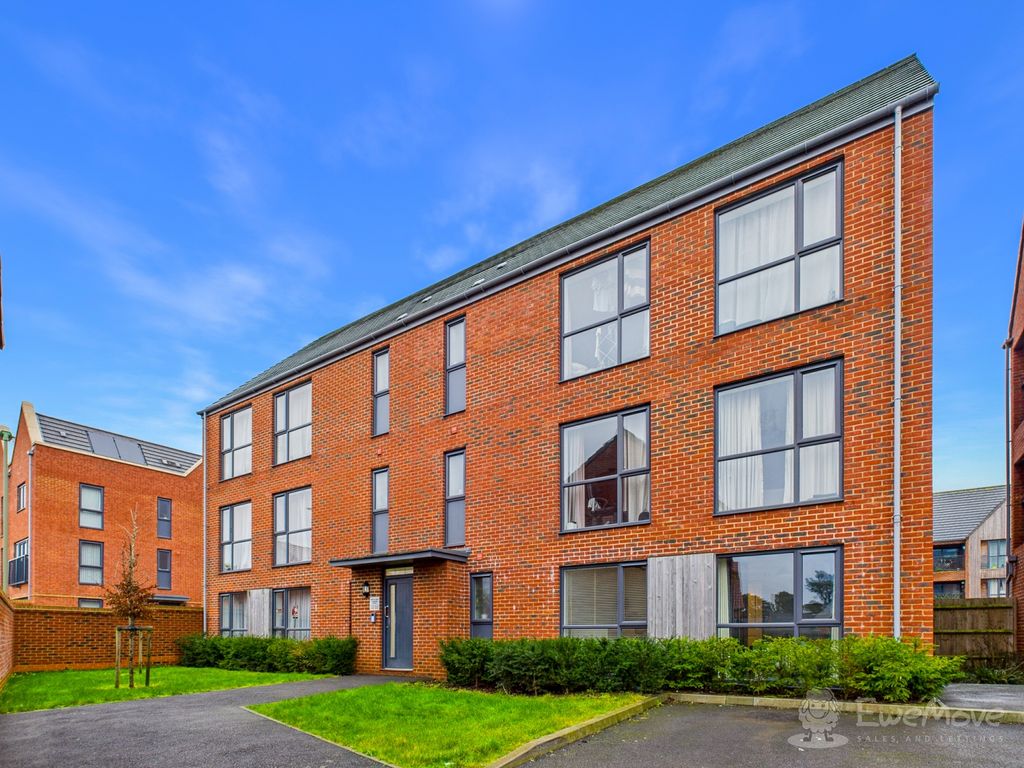 Additional image 3 of 2 bed flat for saleLouisburg Avenue, Bordon, Hampshire GU35