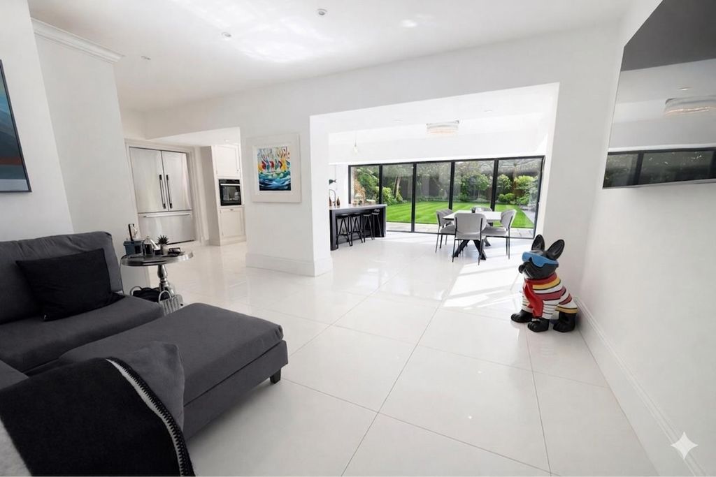Additional image 6 of 6 bed detached house for saleGreenway, Hutton Mount, Brentwood CM13