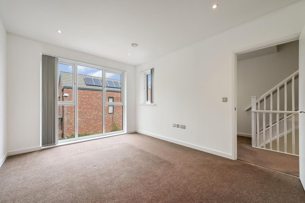 Additional image 8 of 4 bed end terrace house for saleReynard Way, Brentford TW8