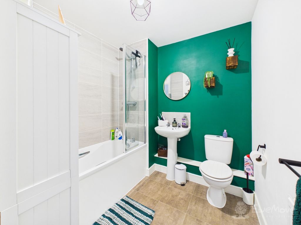 Additional image 8 of 2 bed flat for saleDouglas Drive, Bordon, Hampshire GU35