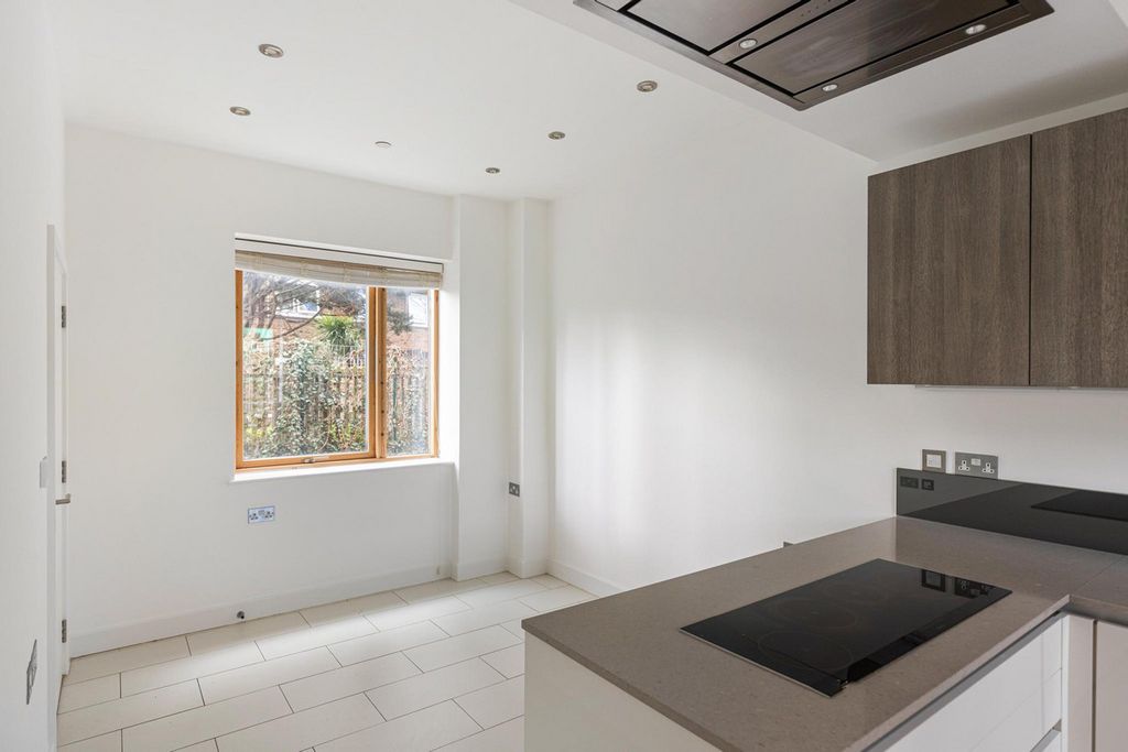 Additional image 4 of 4 bed semi-detached house for saleGibsons Place, Brentford TW8