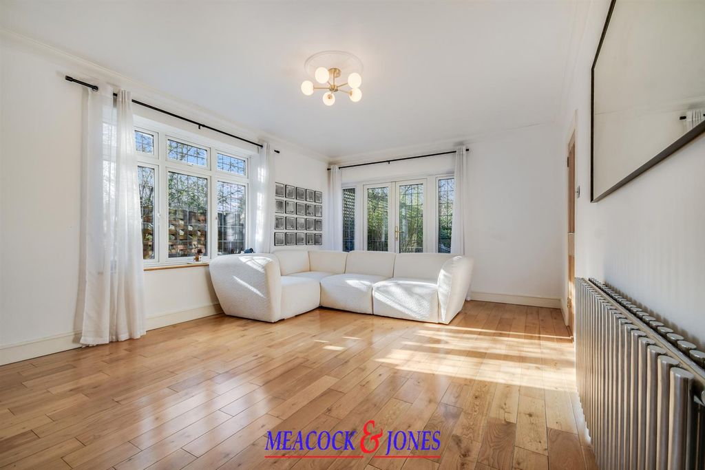 Additional image 4 of 5 bed detached house for saleMount Avenue, Hutton Mount, Brentwood CM13