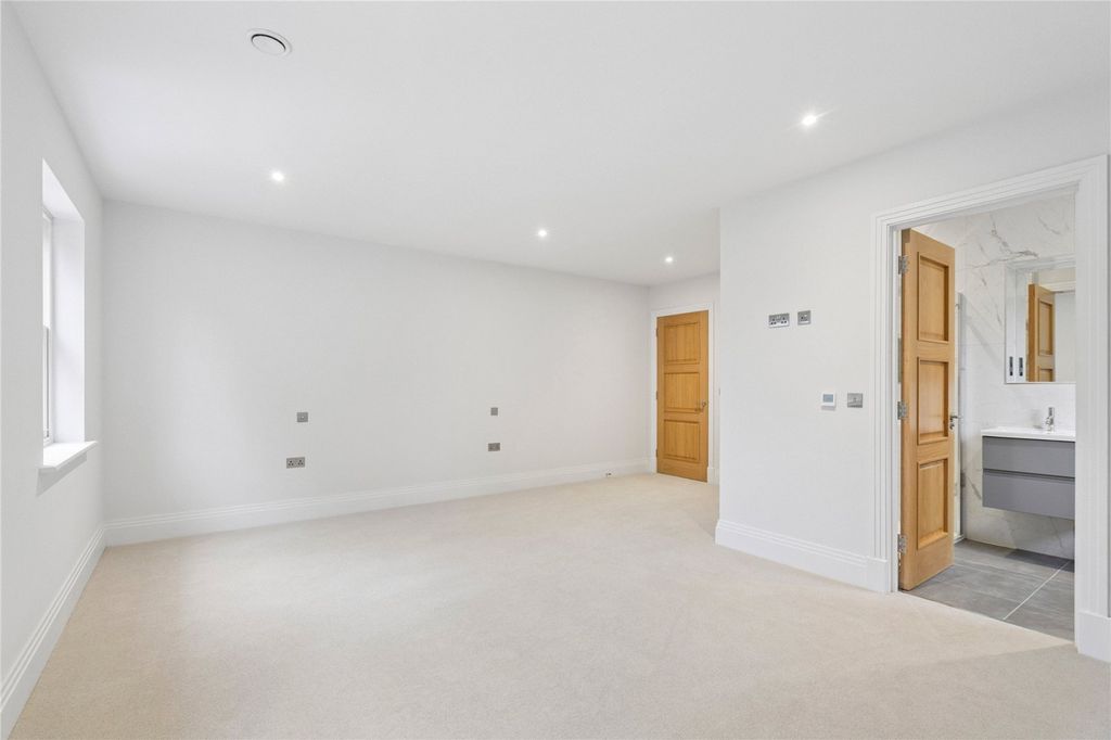Additional image 19 of 5 bed detached house for saleThe Old Nursery, Hedsor Road, Bourne End, Buckinghamshire SL8