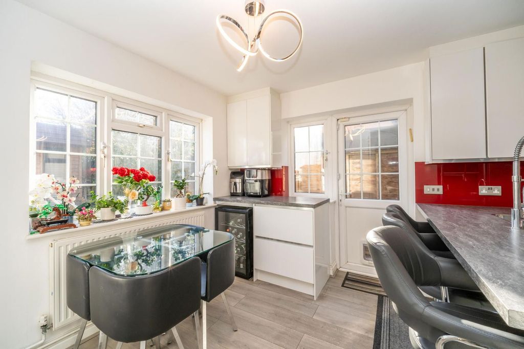 Additional image 3 of 6 bed detached house for saleTilehouse Close, Borehamwood WD6