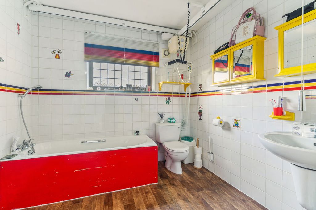 Additional image 18 of 7 bed detached house for saleBeech Drive, Borehamwood WD6