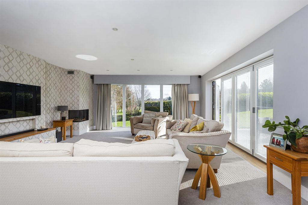 Additional image 4 of 4 bed detached house for saleBeaconsfield Road, Clayton, Bradford BD14