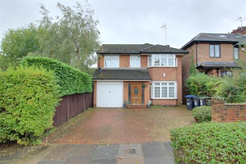 Merryhills Drive, Enfield EN2