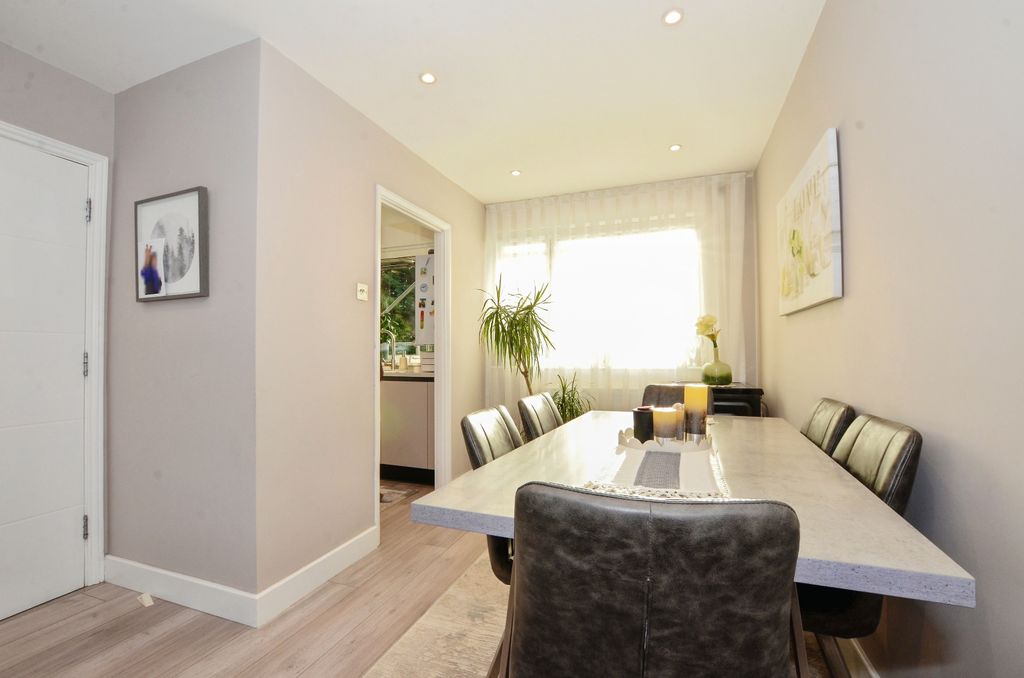 Additional image 4 of 3 bed flat for saleAshdown Drive, Borehamwood WD6