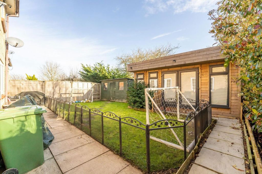 Additional image 15 of 6 bed detached house for saleTilehouse Close, Borehamwood WD6