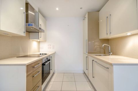 New River Village, Hornsey, London N8