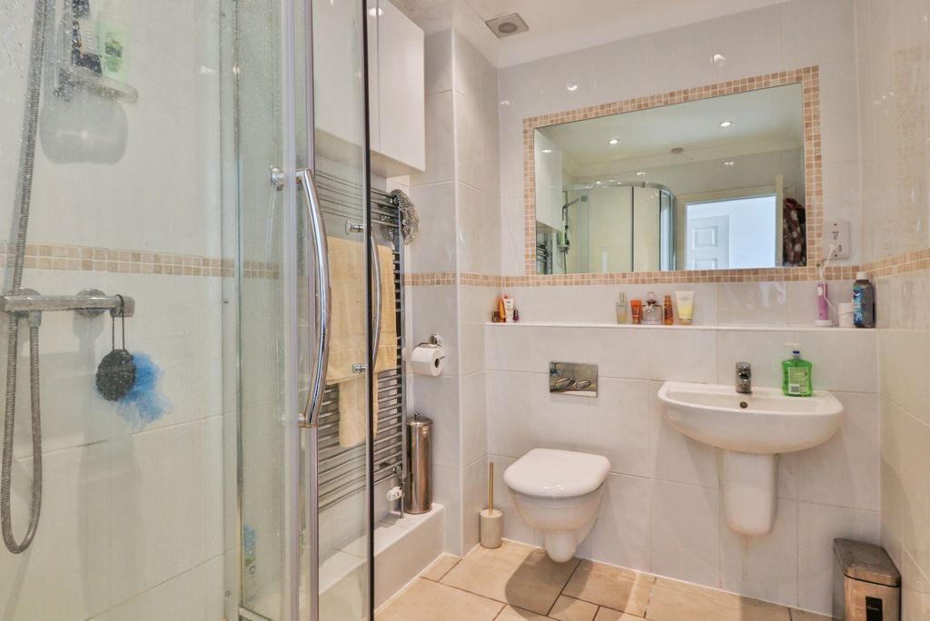 Additional image 8 of 3 bed flat for saleGrove Road, Bournemouth, Dorset BH1
