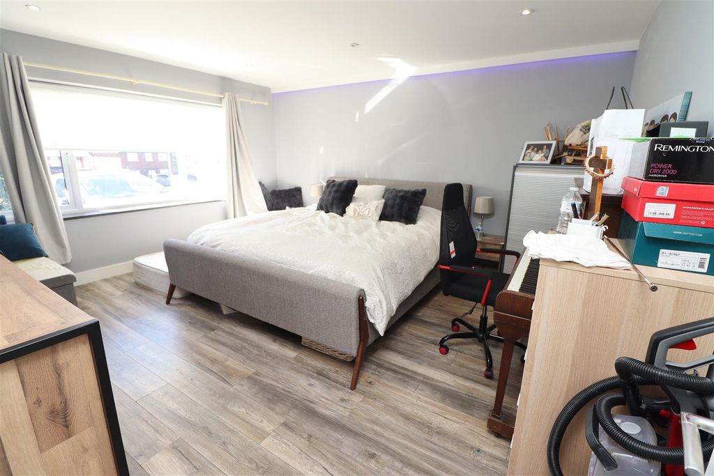 Additional image 8 of 5 bed semi-detached house for saleStanborough Avenue, Borehamwood WD6