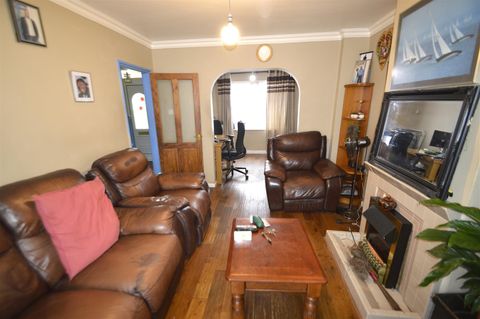 Rutland Gardens, Dagenham RM8