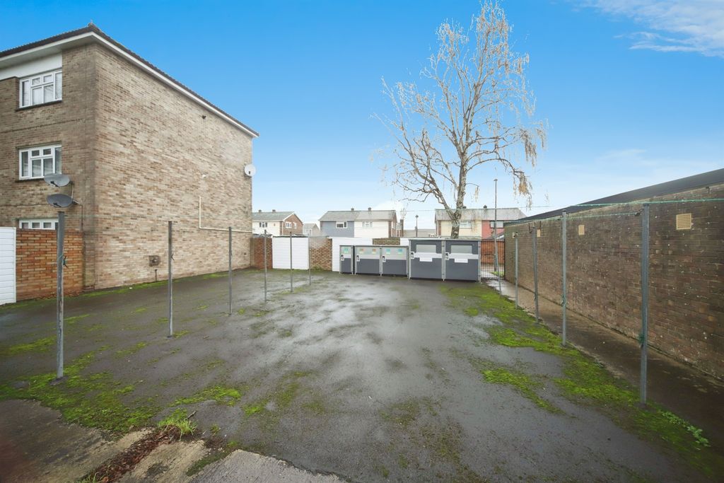 Additional image 10 of 2 bed flat for saleMoots Lane, Bridgwater TA6