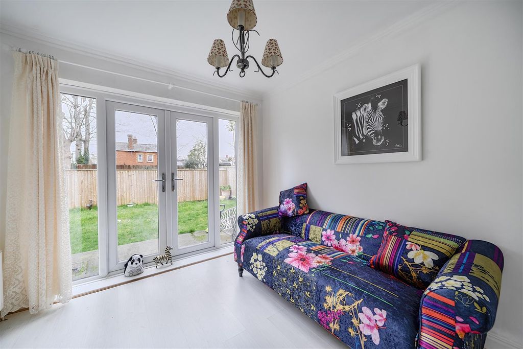 Additional image 4 of 4 bed detached house for saleWhite Cliff Gardens, Blandford Forum DT11