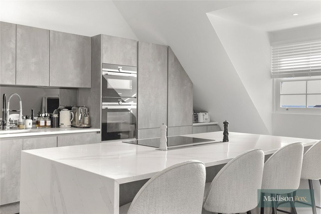 Additional image 7 of 3 bed flat for saleManor Road, Chigwell, Essex IG7