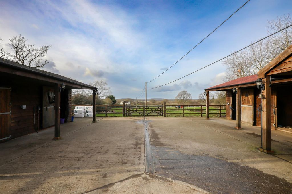 Additional image 24 of 6 bed detached house for saleGoughs Barn Lane, Warfield RG42