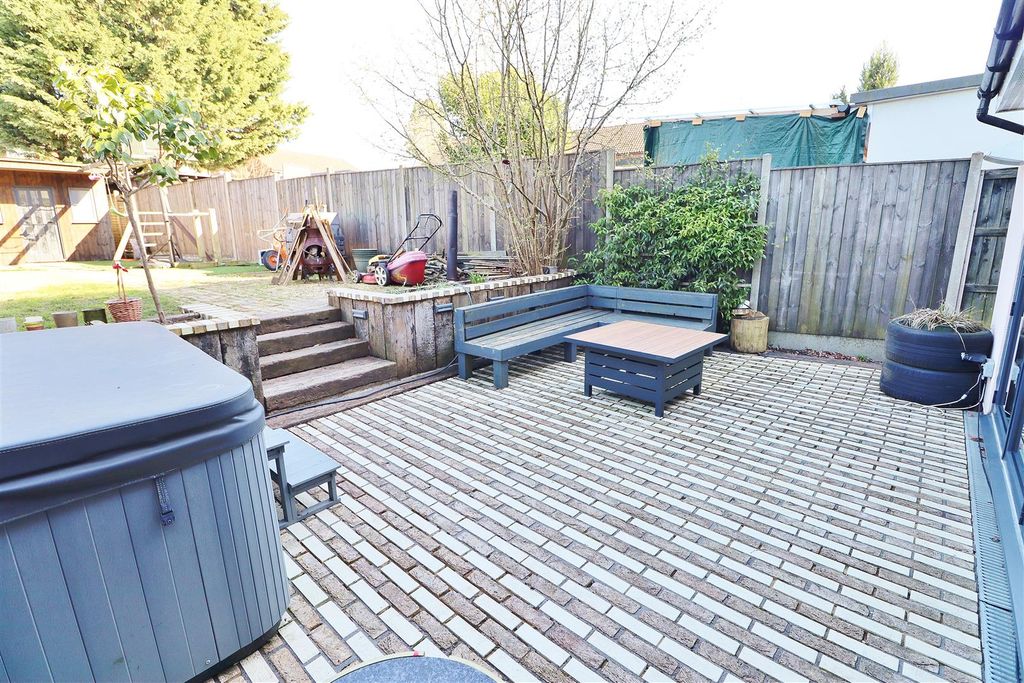 Additional image 36 of 5 bed semi-detached house for saleStanborough Avenue, Borehamwood WD6