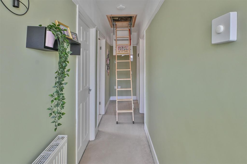 Additional image 9 of 2 bed maisonette for saleKings Road, Brentwood CM14