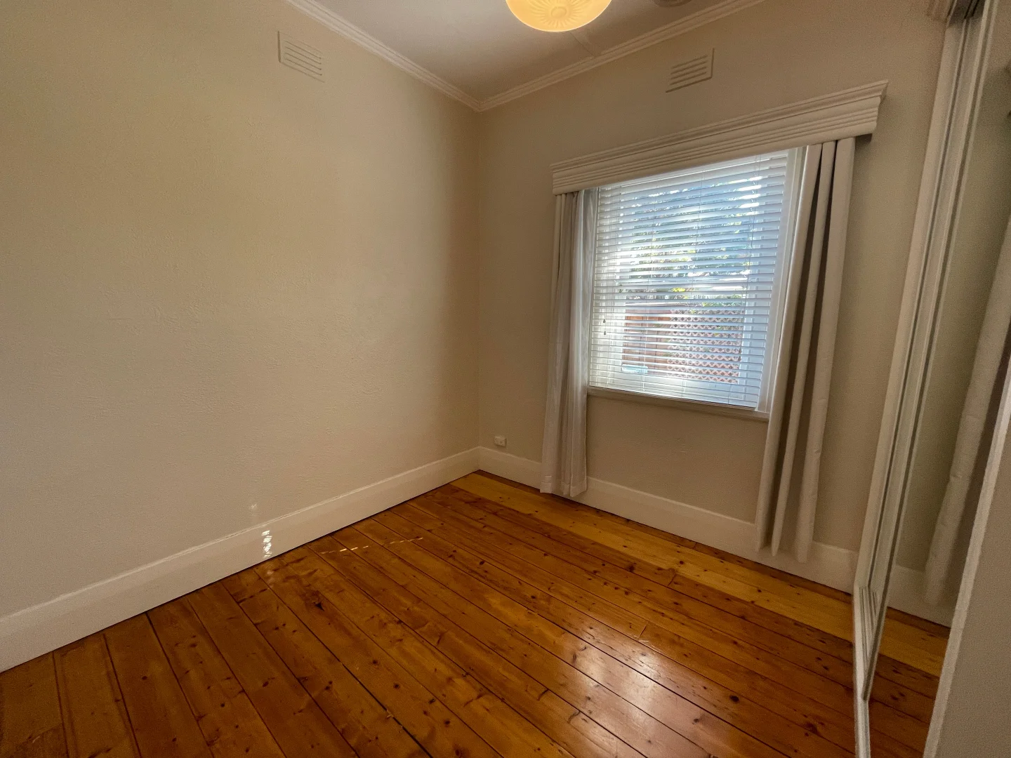 93 The Crescent, Ascot Vale VIC 3032 photo 3
