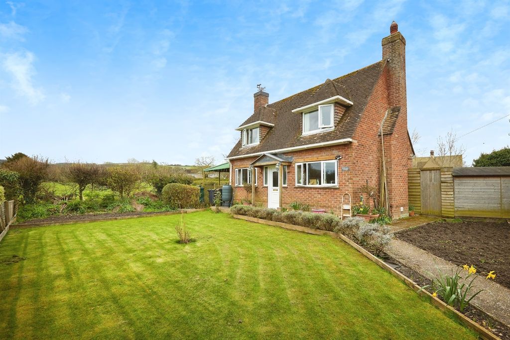 3 bed detached house for saleOrchard Close, Fontmell Magna, Shaftesbury SP7
