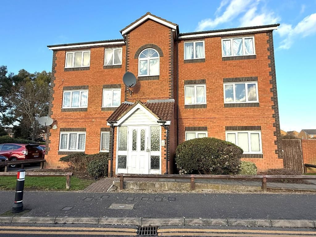 2 bed flat for saleDunraven Avenue, Dallow, Luton, Bedfordshire LU1