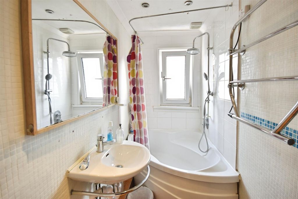 Additional image 5 of 5 bed semi-detached house for saleNew Road, Brentford TW8