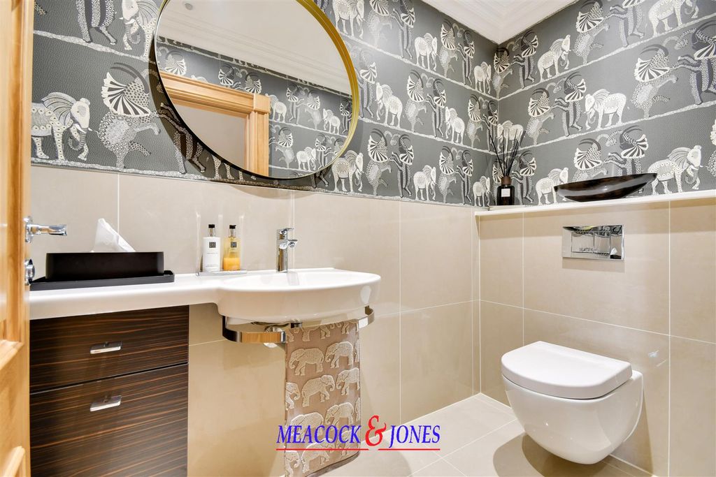 Additional image 18 of 6 bed detached house for saleChallacombe Close, Hutton Mount, Brentwood CM13