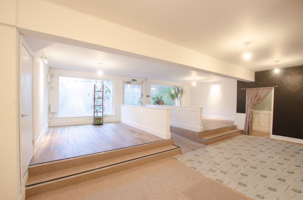 Additional image 2 of 4 bed flat for sale85 Fore Street, Bodmin PL31