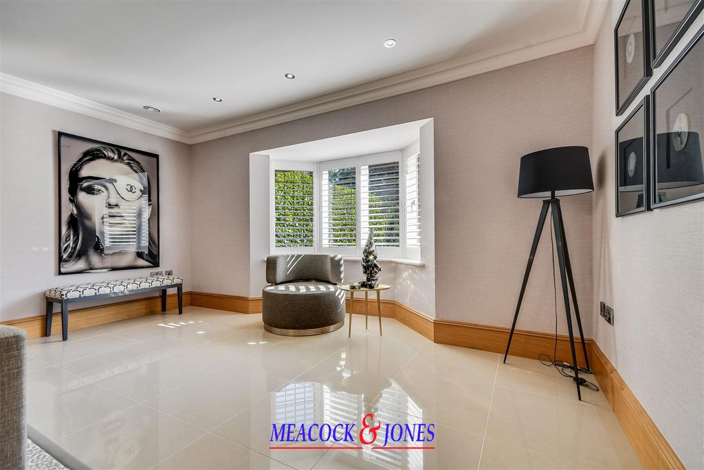 Additional image 14 of 6 bed detached house for saleChallacombe Close, Hutton Mount, Brentwood CM13