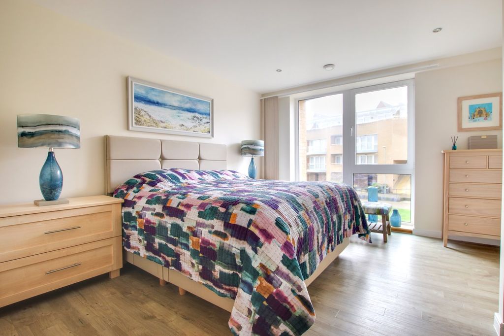 Additional image 8 of 2 bed flat for saleAlmansa Way, Lymington SO41